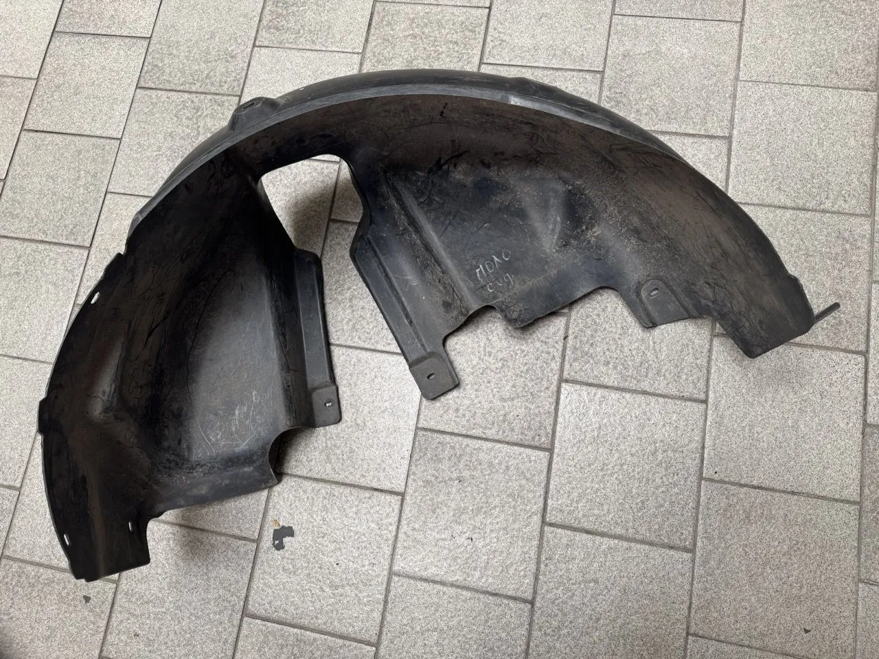 Защита крыла (подкрылок) задний правый Volkswagen Polo Sedan