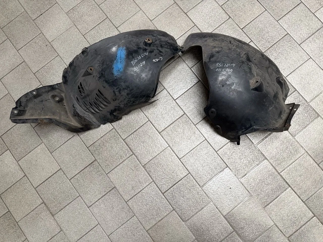 Защита крыла (подкрылок) передний правый Mercedes CLS C219 2004-2010 в сборе