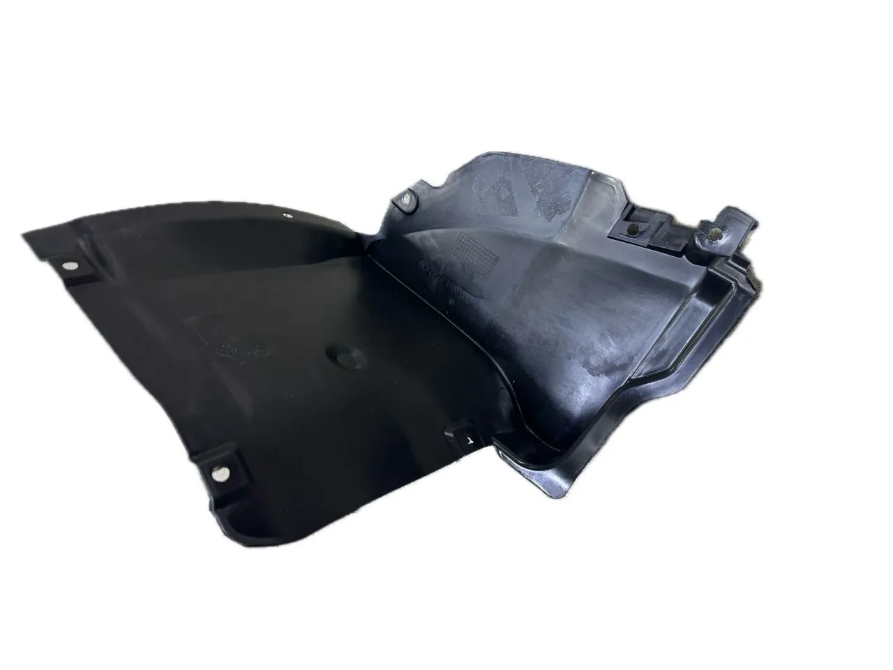 Защита крыла (подкрылок) передний левый Mercedes C W203 2000-2008 передняя часть