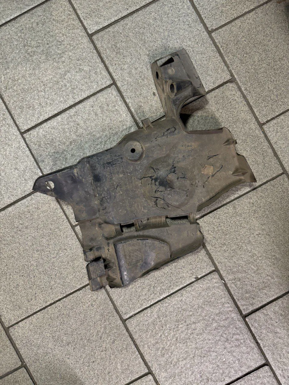 Пластиковая защита двигателя Renault Duster 1 2010-2020 боковая правая