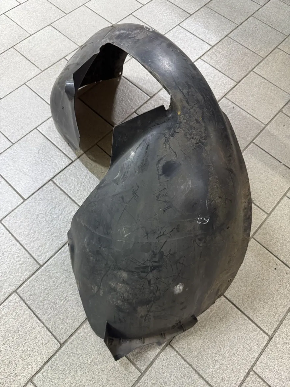 Защита крыла (подкрылок) передний правый Volkswagen Passat B7 2011-2015 задняя часть