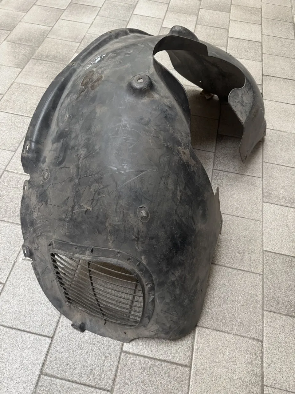 Защита крыла (подкрылок) передний правый Volkswagen Touareg (I)