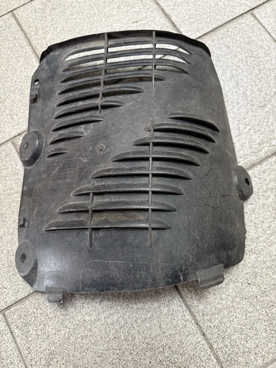 Защита крыла (подкрылок) задний правый Mercedes E W211 2002-2009 задняя часть