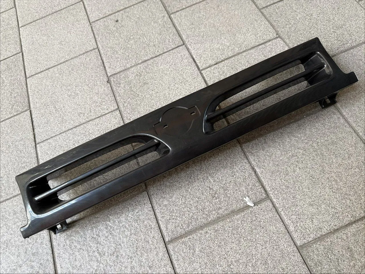 решетка радиатора Nissan Primera W10 1990-1997