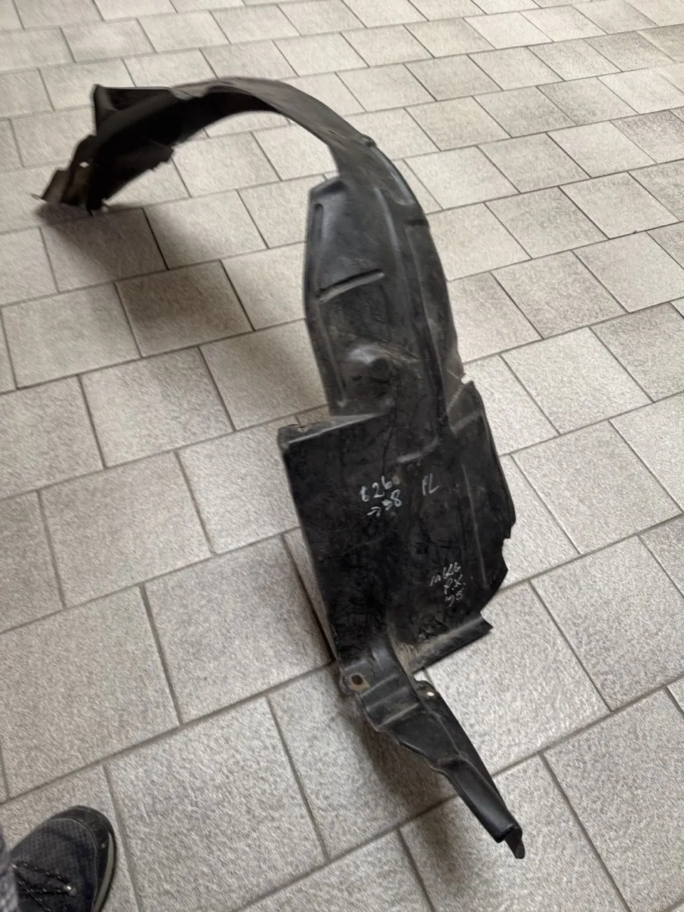 Защита крыла (подкрылок) передний левый Mazda 626 IV (GE)