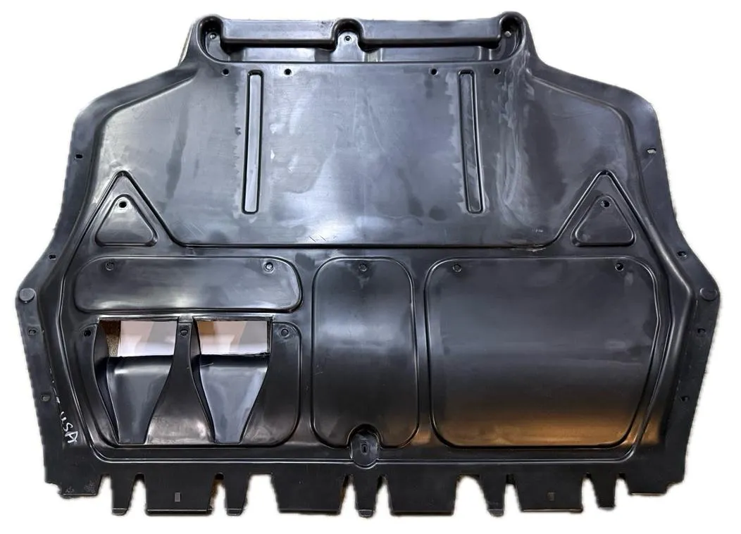 Пластиковая защита двигателя Volkswagen Passat B8 2016-2019 USA