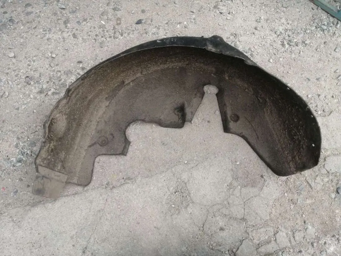 Защита крыла (подкрылок) задний левый Mercedes-Benz C-Класс (W204)