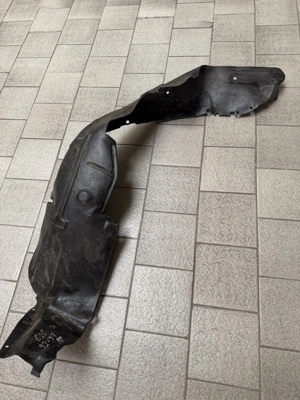 Защита крыла (подкрылок) передний правый Mazda 626 GE 1992-1998 USA