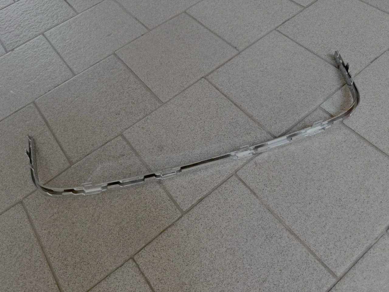 Молдинг решетки радиатора Volkswagen Jetta 2005-2010