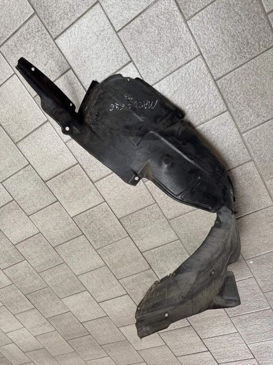 Защита крыла (подкрылок) передний правый Mazda 626 IV (GE)