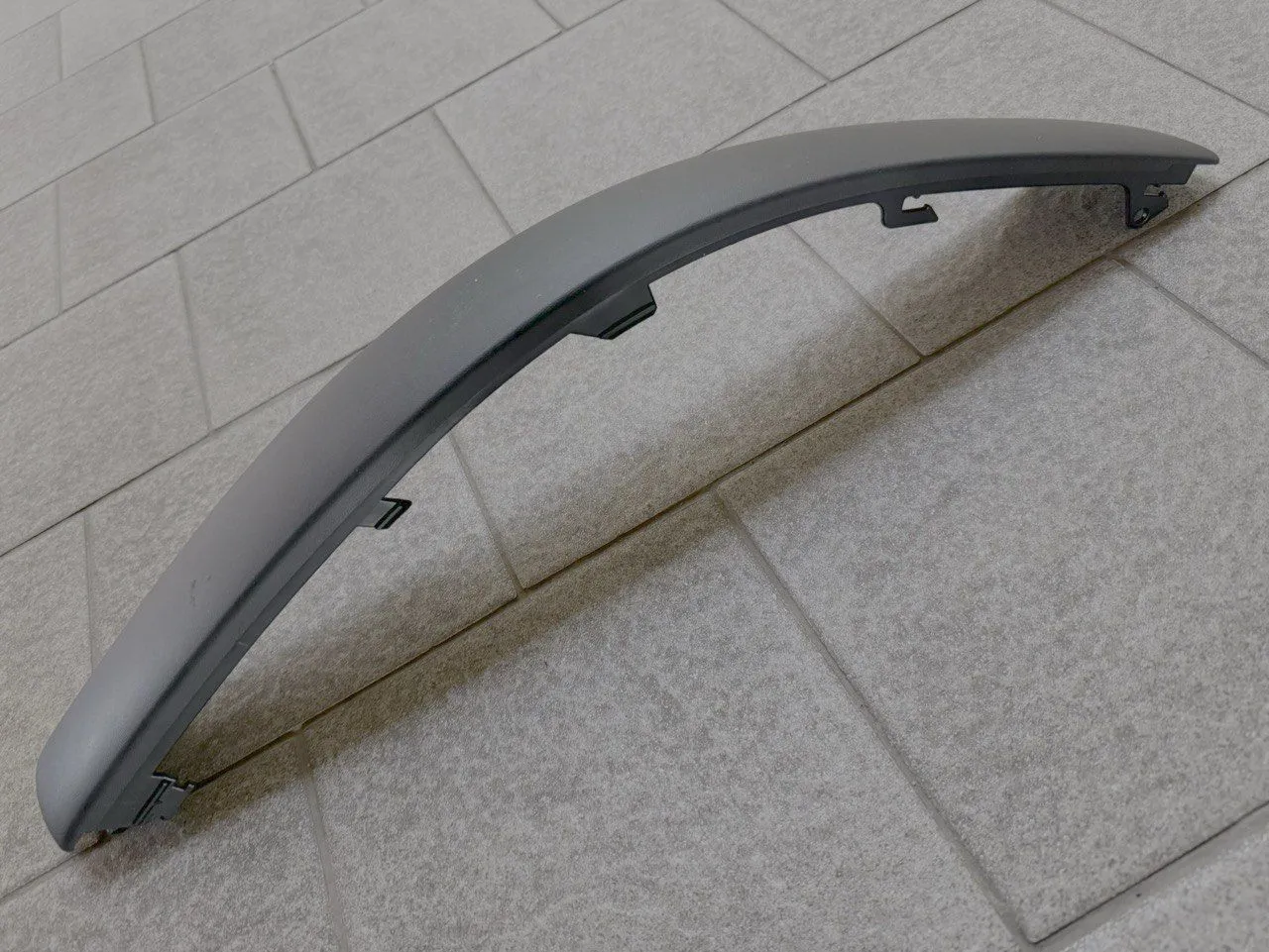 Накладка на бампер передняя правая Volksvagen Passat B5 2000-2005