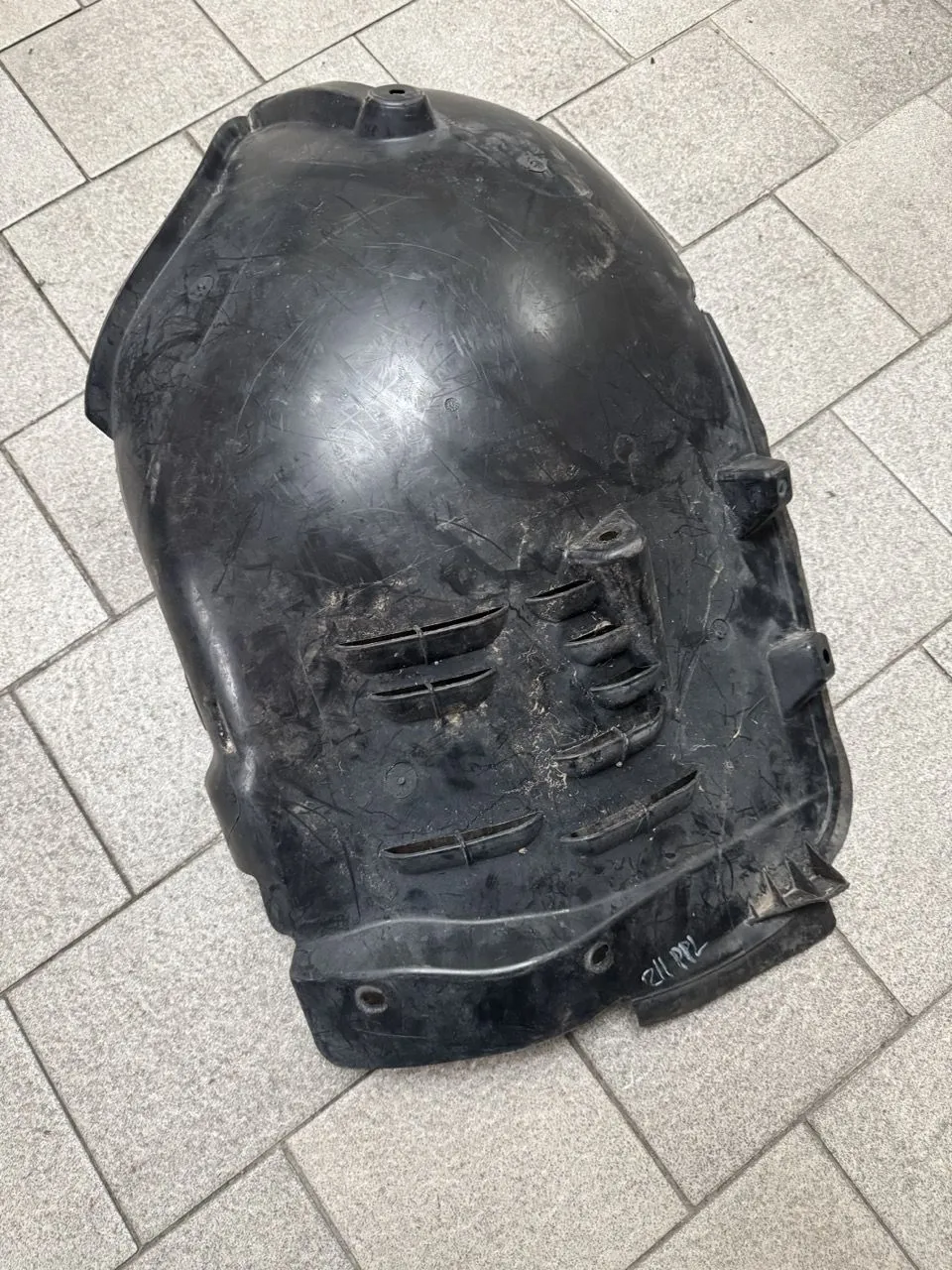 Защита крыла (подкрылок) передний левый Mercedes E W211 2002-2009 передняя часть