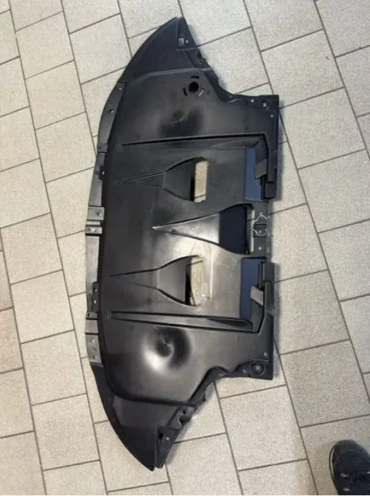 Пластиковая защита двигателя Audi A4 B7 2004-2009 ДЕФЕКТ