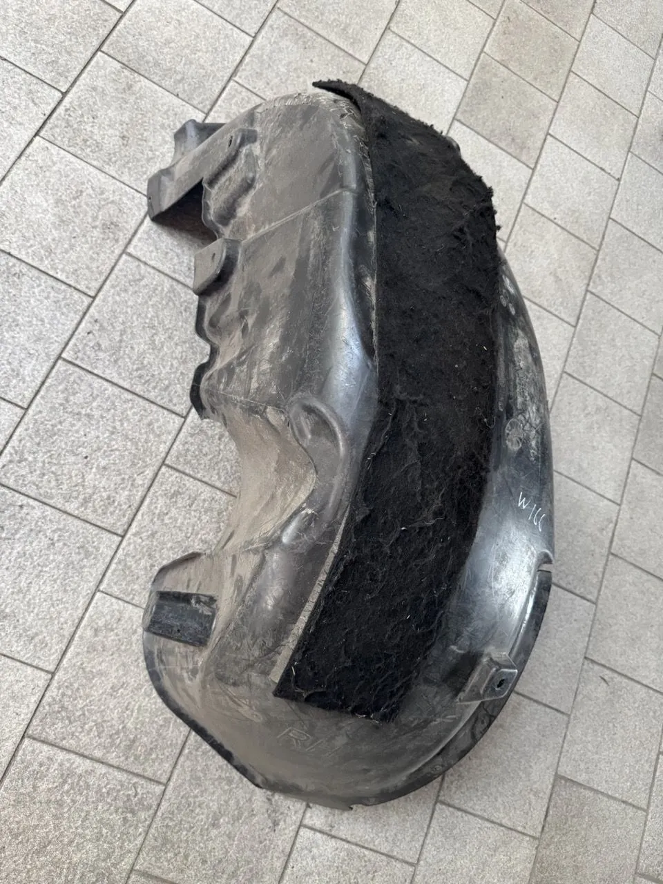 Защита крыла (подкрылок) задний правый Mercedes-Benz GLE (W166)