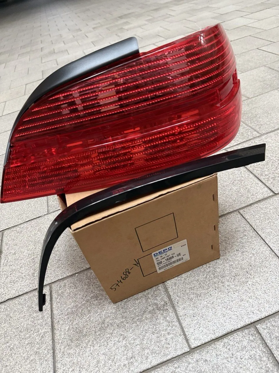 Фонарь задний правый Peugeot 406 1995-1999