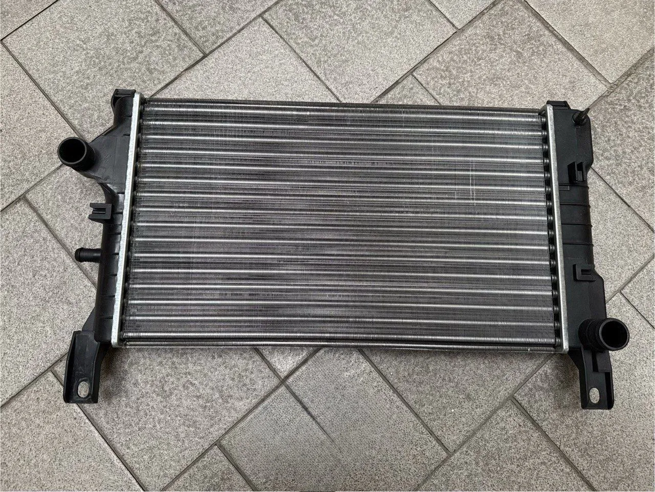 Радиатор охлаждения Ford Fiesta 1989-1995