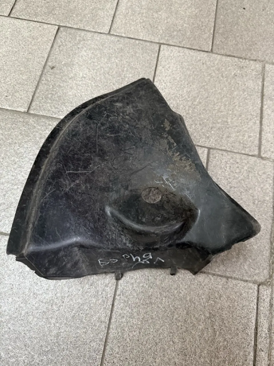 Защита крыла (подкрылок) передний правый Volkswagen Passat (B4) передняя часть