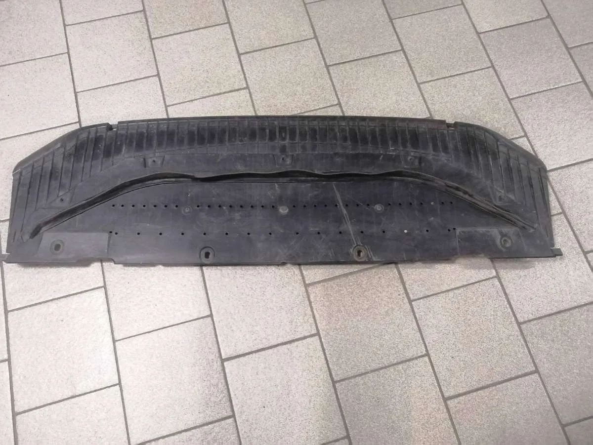 Пластиковая защита под передний бампер Audi A6 (C7)