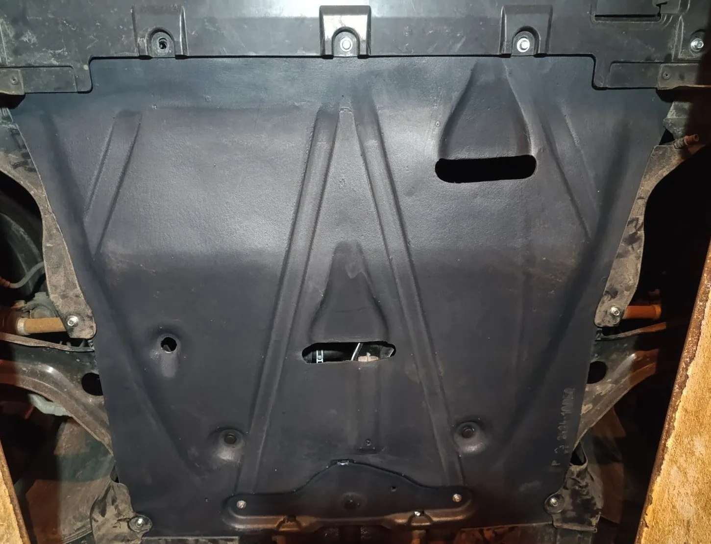 Пластиковая защита двигателя Renault Captur 2019-2024