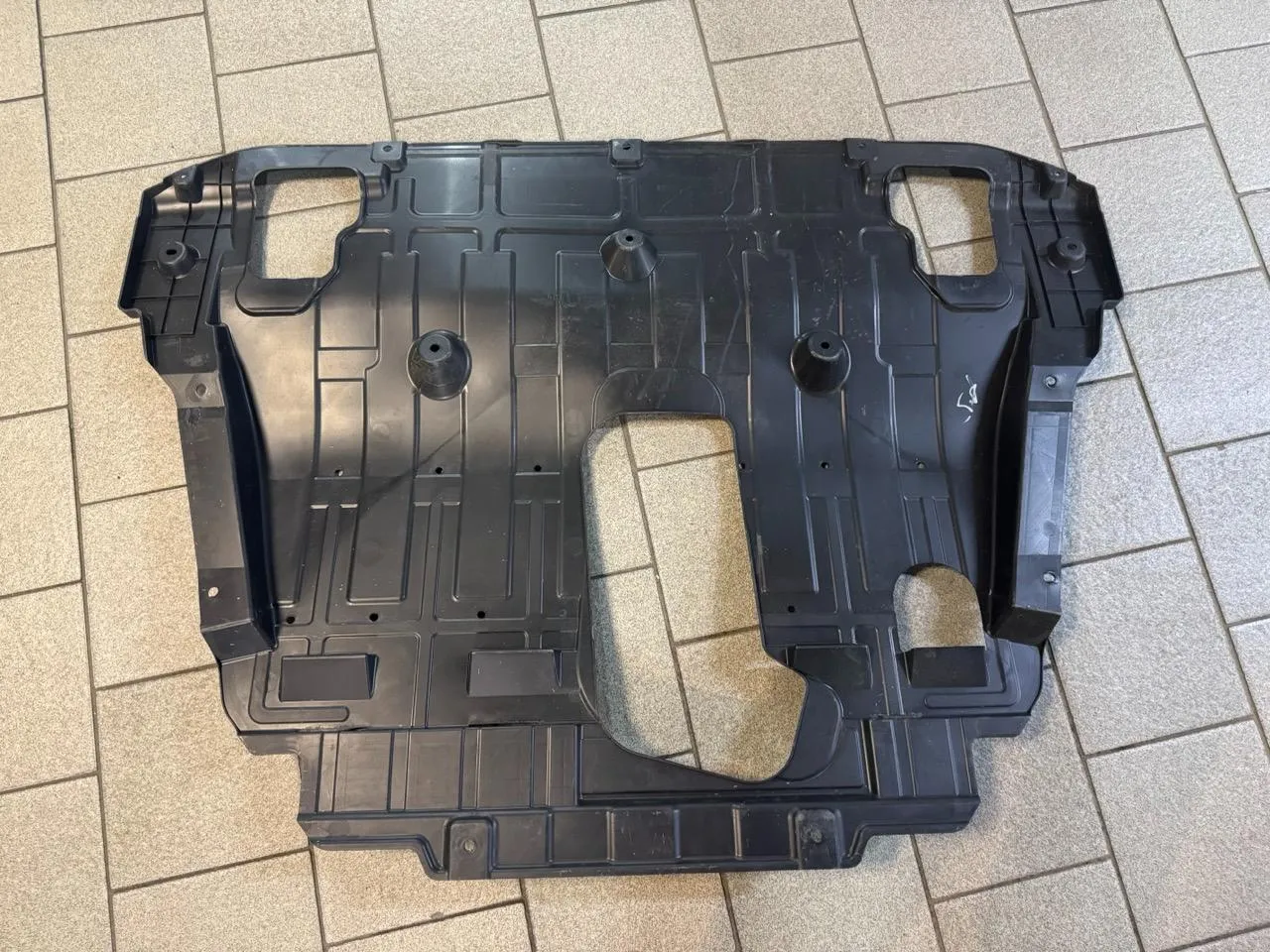 Пластиковая защита двигателя Geely Atlas 2016-2022