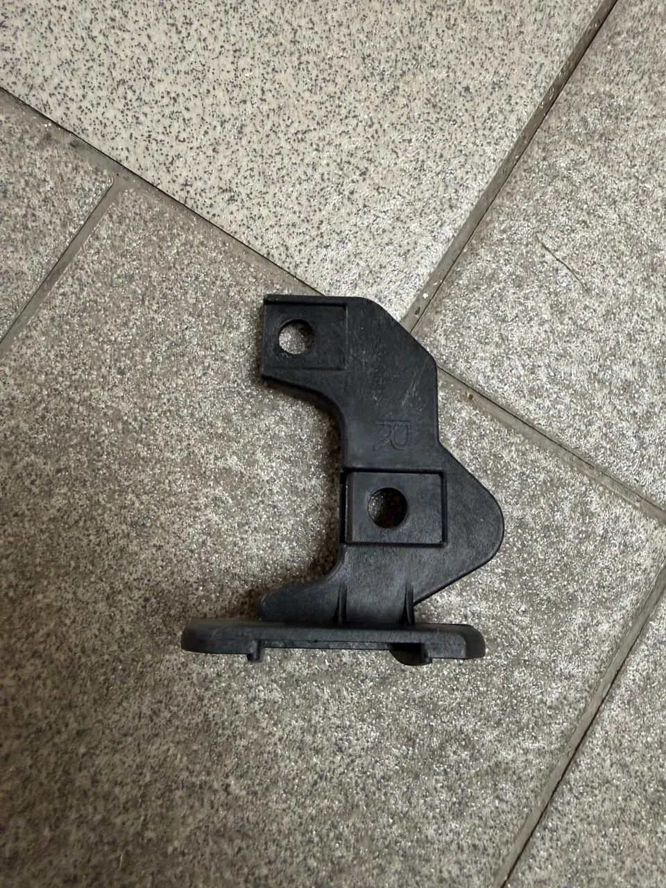 Кронштейн бампера правый BMW 5 E39 1995-1999