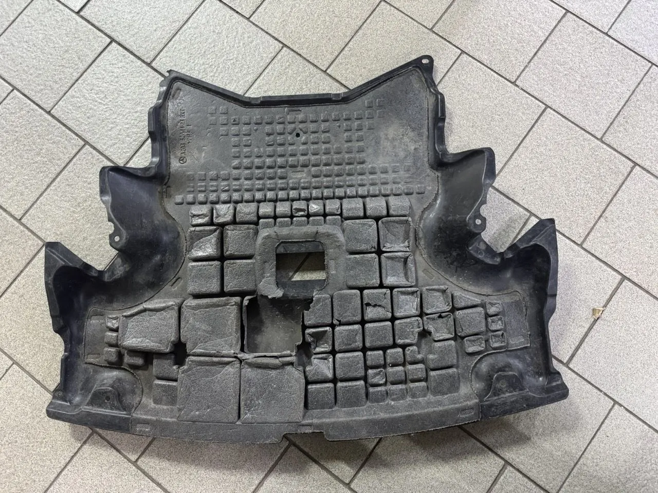 Пластиковая защита двигателя Mercedes C W203 2000-2008