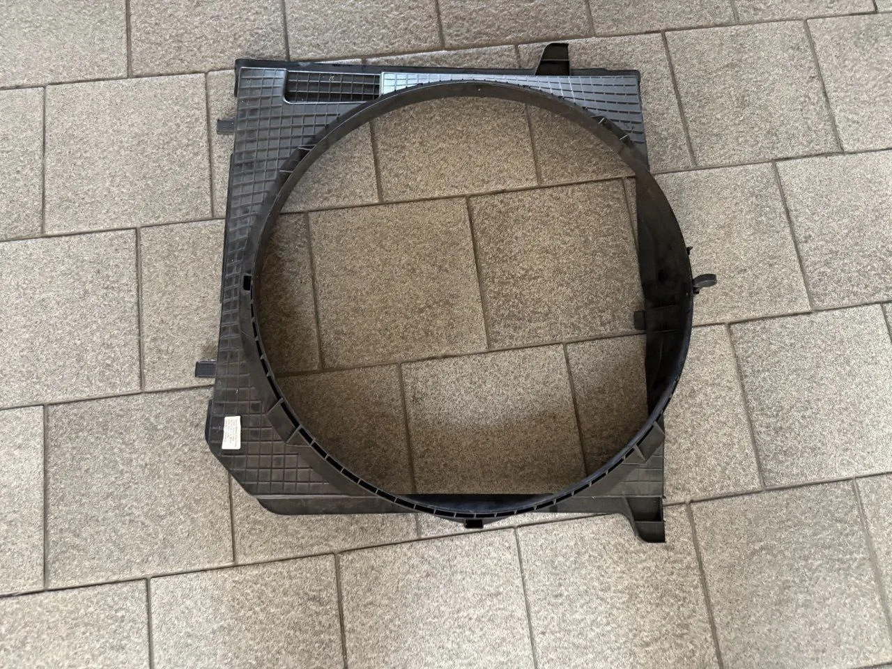 Кожух вентилятора (диффузор) Mercedes W124 1985-1991