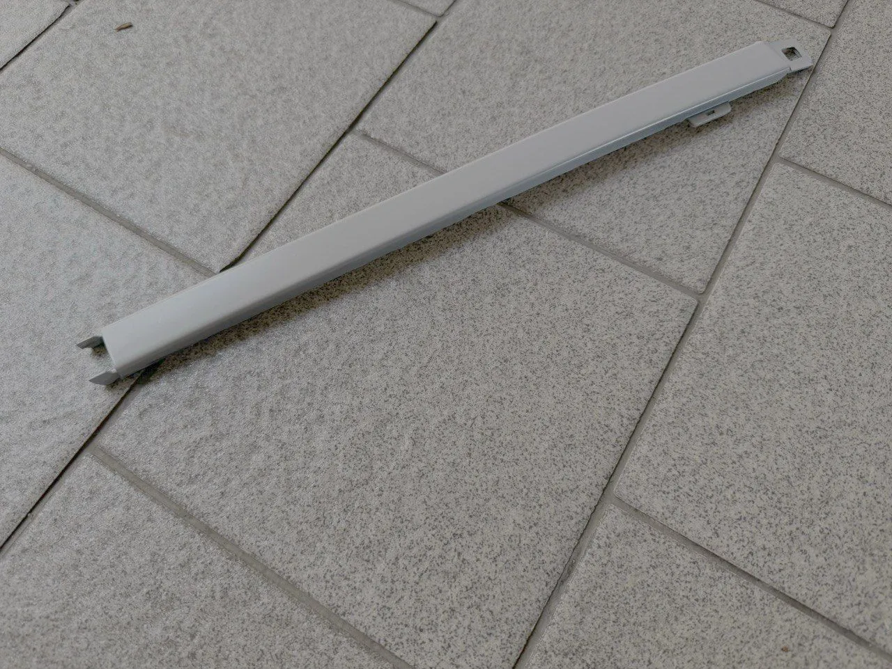 Накладка под фару правая Mercedec 190 (W201) 1982-1993