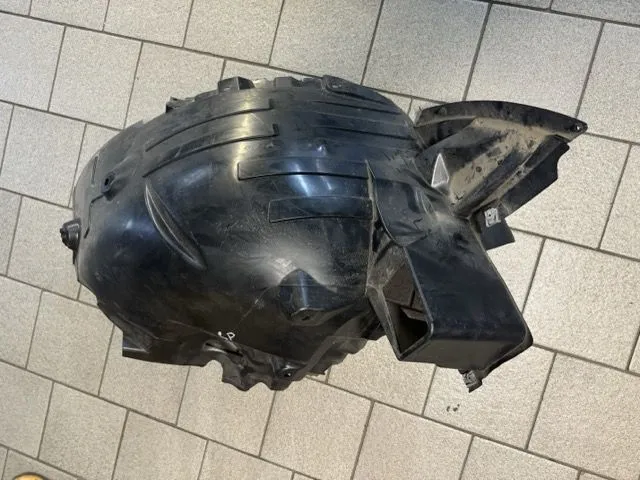 Защита крыла (подкрылок) передний левый Mercedes Sprinter 2018- передняя часть