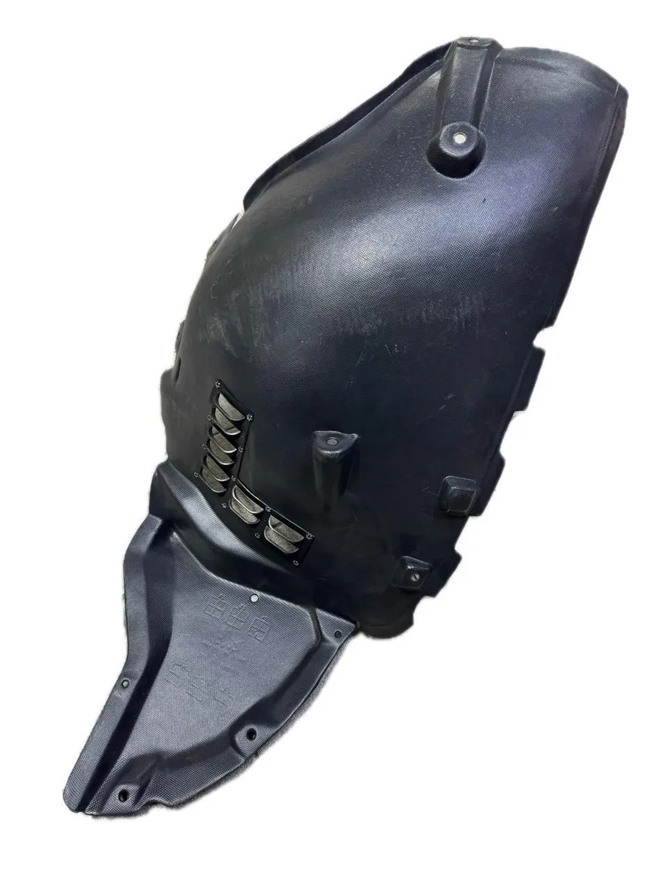 Защита крыла (подкрылок) передний левый Mercedes CLS C219 2004-2010 передняя часть