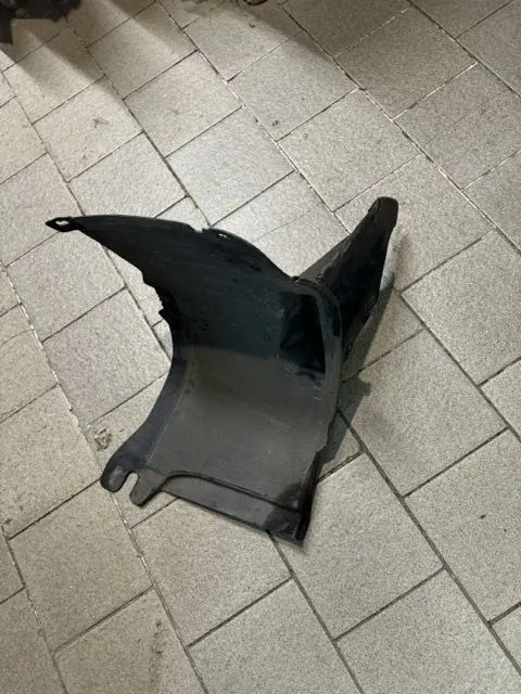 Защита крыла (подкрылок) передний правый Volkswagen Golf V (Mk5) передняя часть