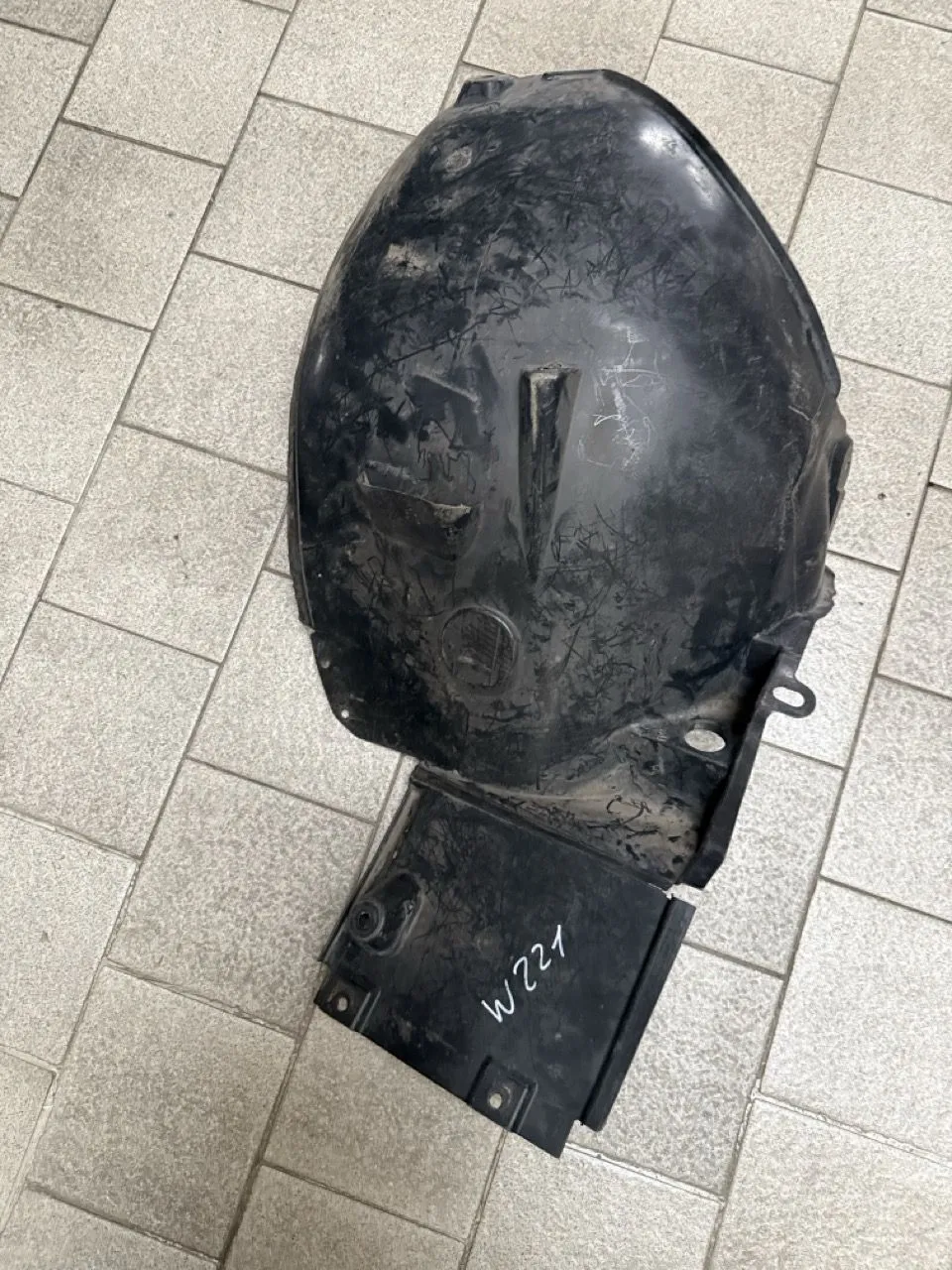 Защита крыла (подкрылок) передний левый Mercedes-Benz S-Класс (W221) задняя часть