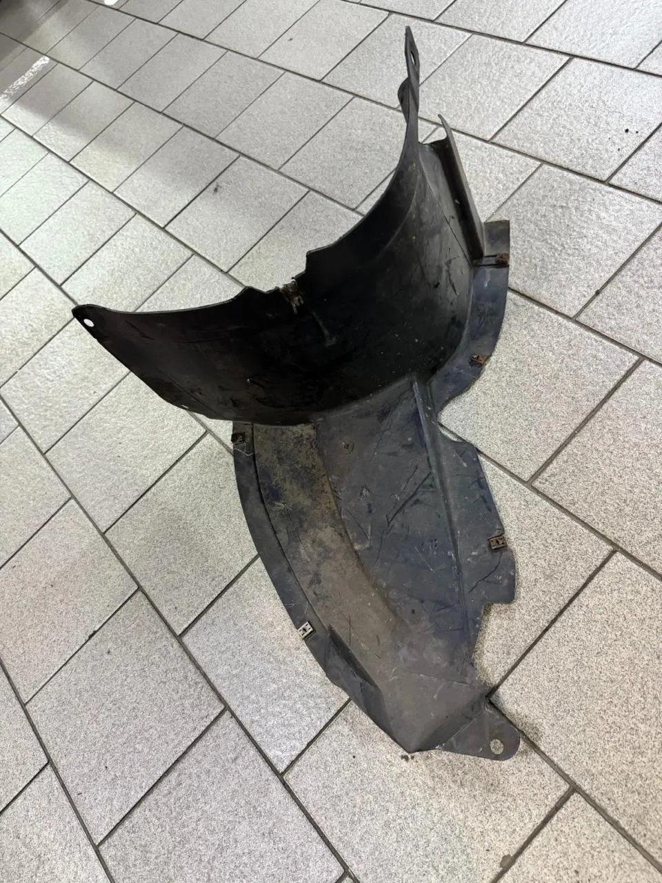 Защита крыла (подкрылок) передний правый Volkswagen Passat B7 2011-2015 передняя часть