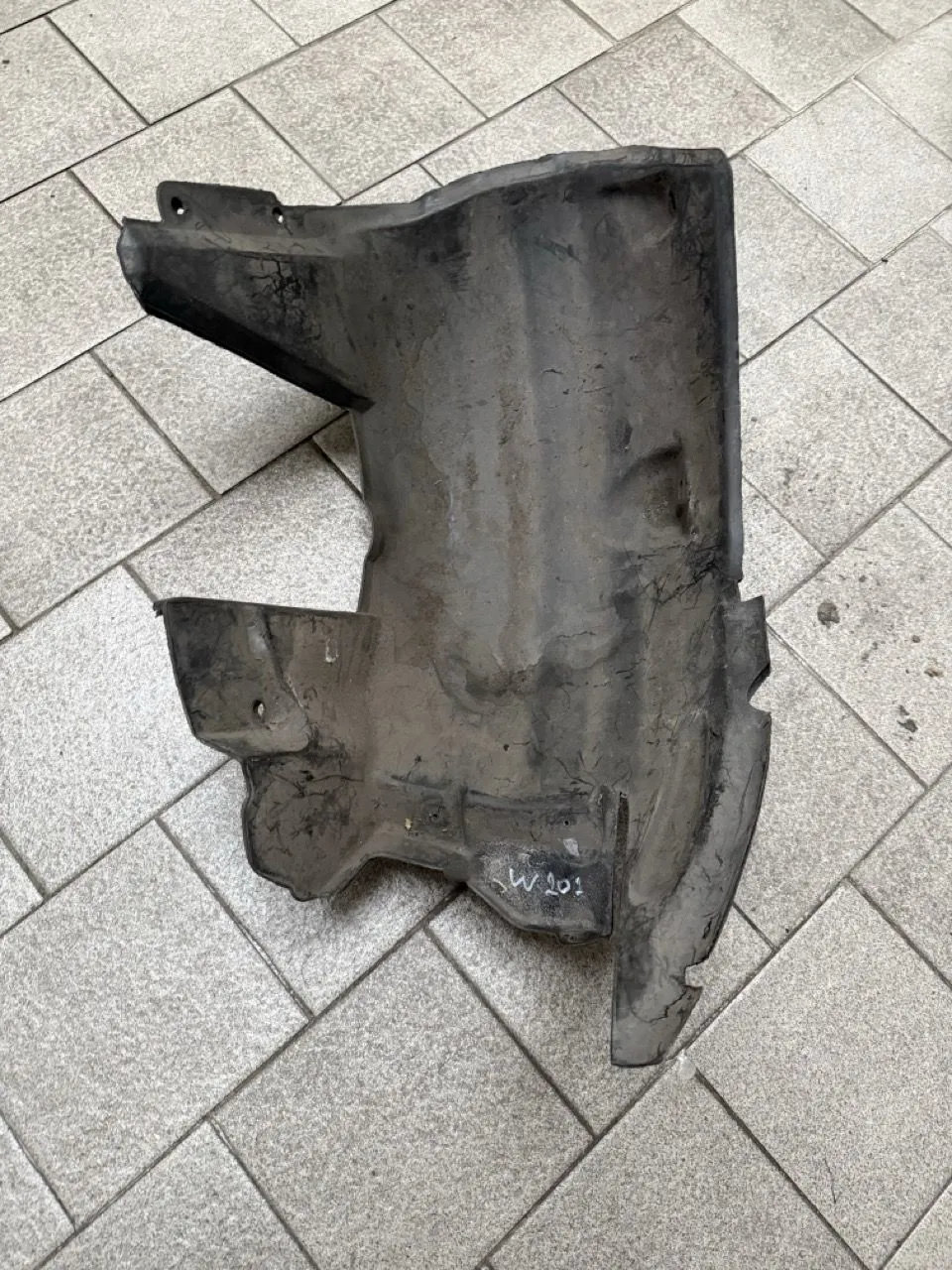 Защита крыла (подкрылок) задний левый Mercedes-Benz C-Класс (W202)
