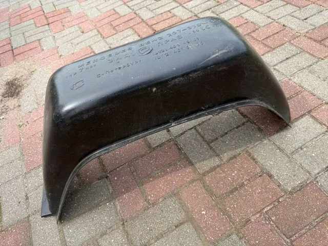 Защита крыла (подкрылок) задний правый Mercedes 207-310 1977-1995