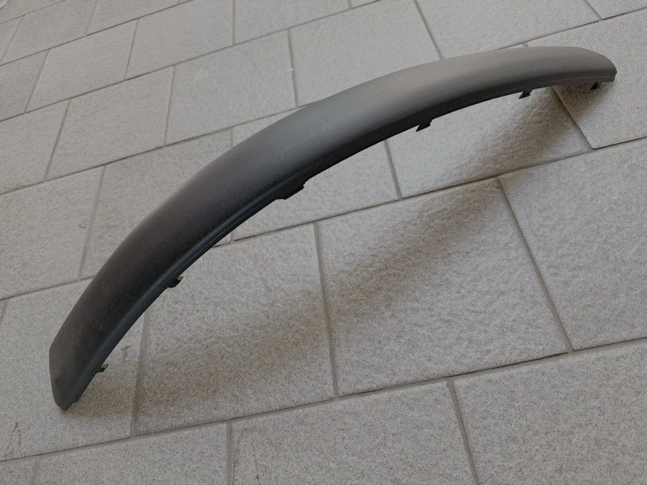 Накладка на бампер передняя левая Volkswagen Passat 1996-2000