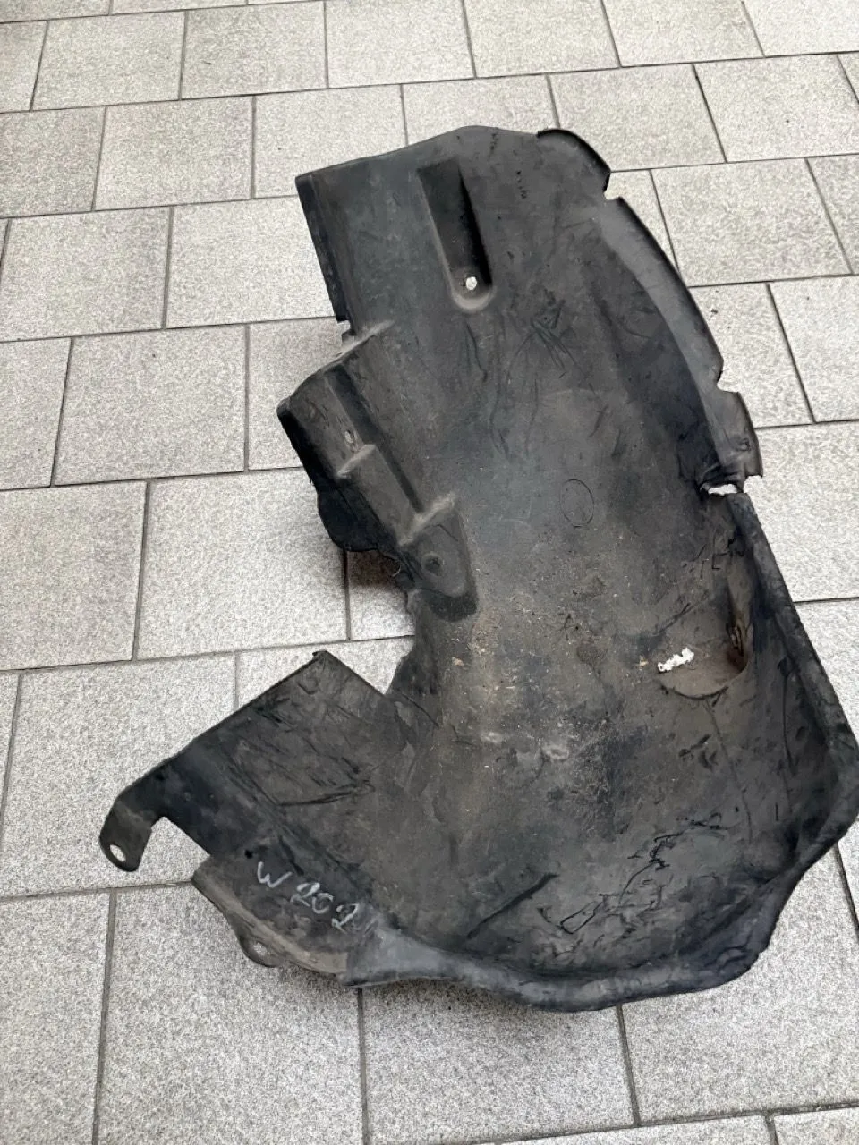 Защита крыла (подкрылок) задний правый Mercedes-Benz C-Класс (W202)