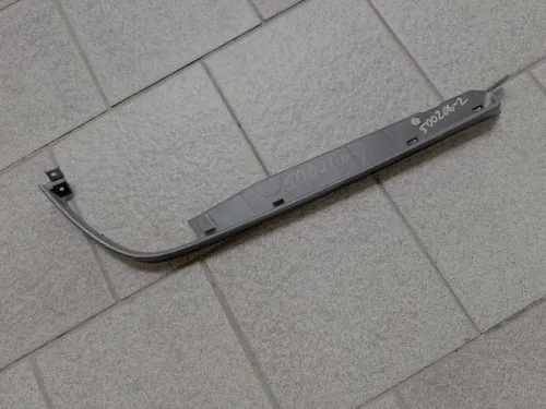 Накладка под фару (ресничка) передняя правая Mercedes C W202 1993-2001