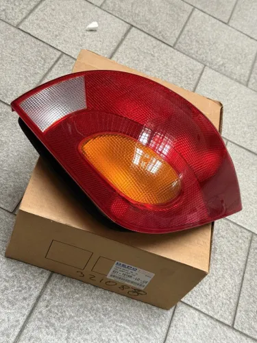 Фонарь задний правый Ford Fiesta MK4/5 1996-2001