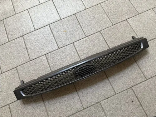 Решетка радиатора Ford Fiesta 2002-2005