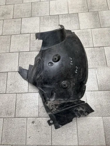 Защита крыла (подкрылок) передний правый Mercedes C W203 2000-2008 задняя часть