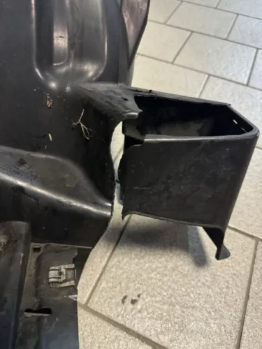 Защита крыла (подкрылок) передний правый Mercedes Sprinter 2018- передняя часть