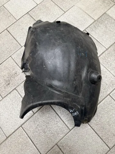 Защита крыла (подкрылок) передний правый Mercedes-Benz C-Класс (W203) средняя часть