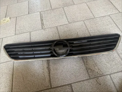 Решетка радиатора Opel Astra G 1998-2004