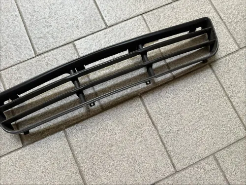 Решетка в бампер передний к Volkswagen Bora 1998-2005