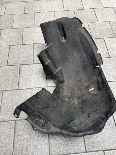 Защита крыла (подкрылок) задний правый Mercedes-Benz C-Класс (W202)