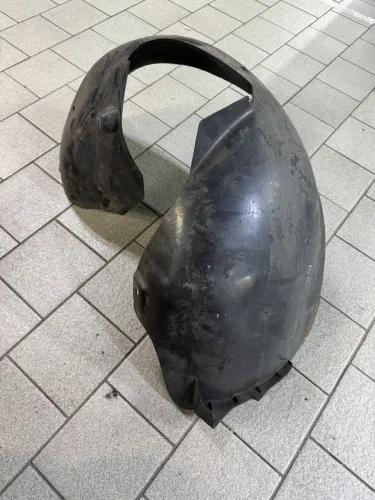 Защита крыла (подкрылок) передний правый Volkswagen Passat (B6) задняя часть