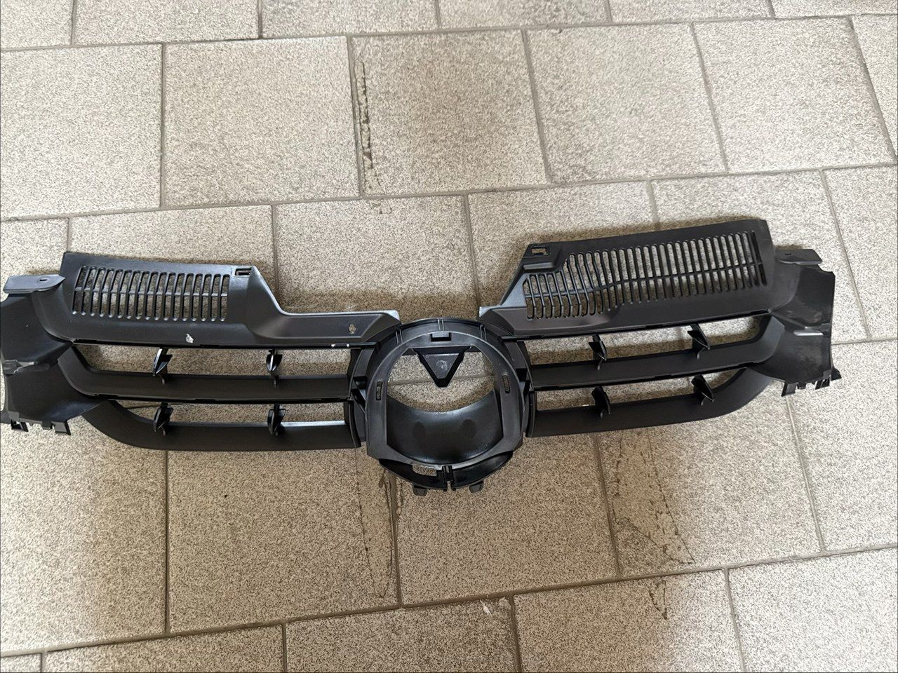 Решетка радиатора Volkswagen Golf 5 2004-2009